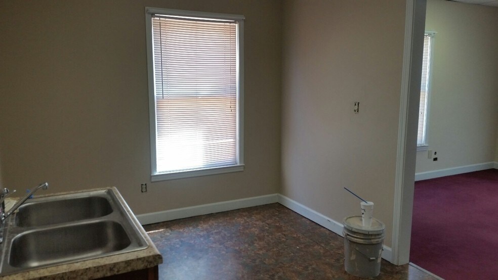 More Photos Of 2440 Sandy Plains Rd, Marietta Office For Sale