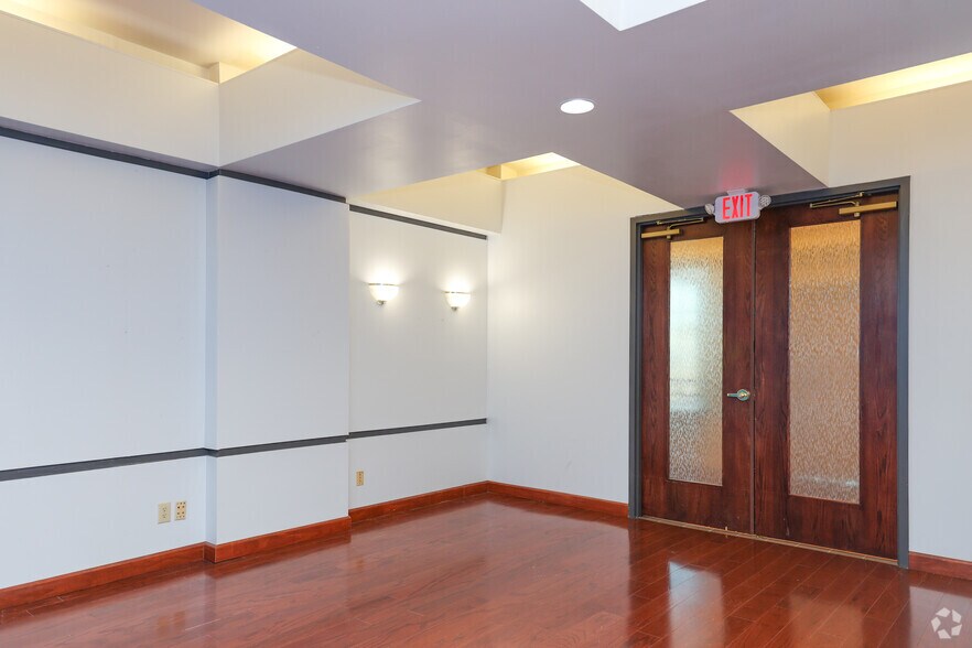 More Photos Of 7500 E Independence Blvd, Charlotte Unknown For Lease