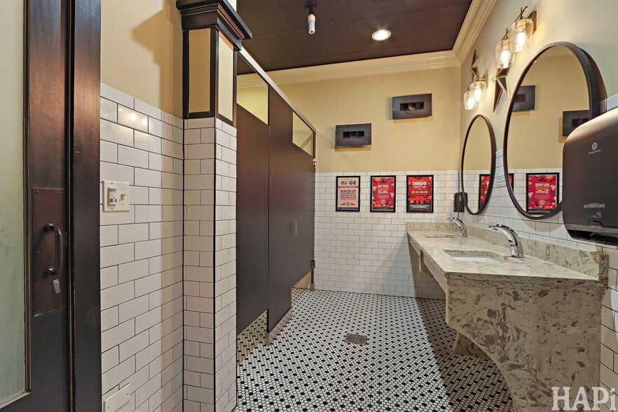 More Photos Of 10 W Grand Ave, Lake Villa Restaurant For Sale