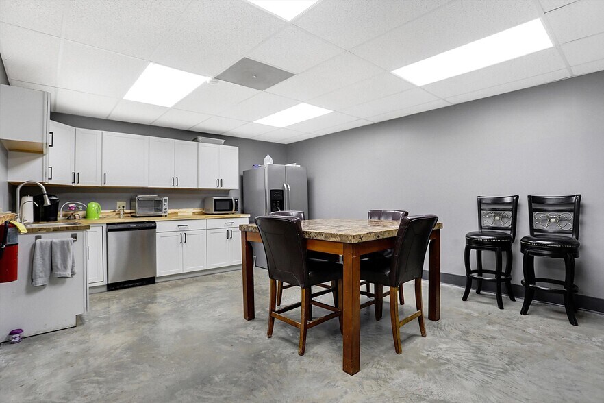 More Photos Of 615 Russell Ave, Indianapolis Medical For Sale