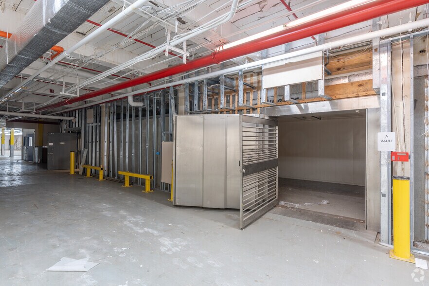 More Photos Of 3775 Kensington Ave, Philadelphia Light Distribution For Lease