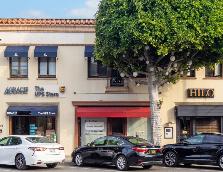 Primary Photo Of 324-326 S Beverly Dr, Beverly Hills Restaurant For Lease