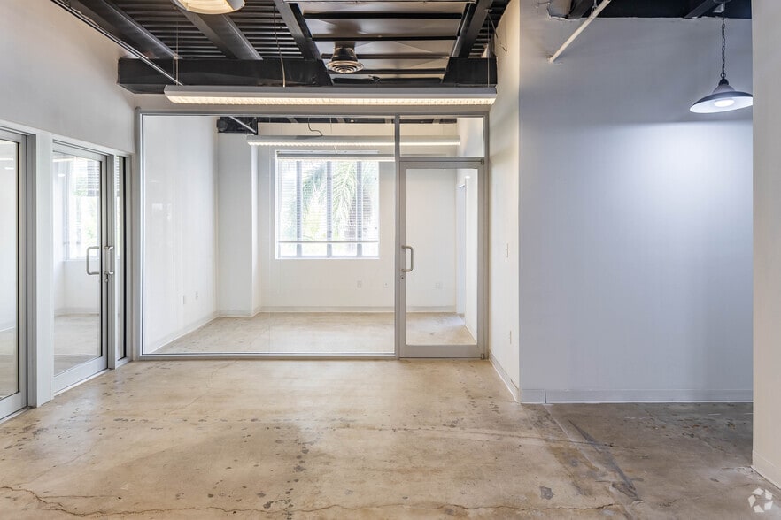 More Photos Of 420 Lincoln Rd, Miami Beach Loft Creative Space For Lease