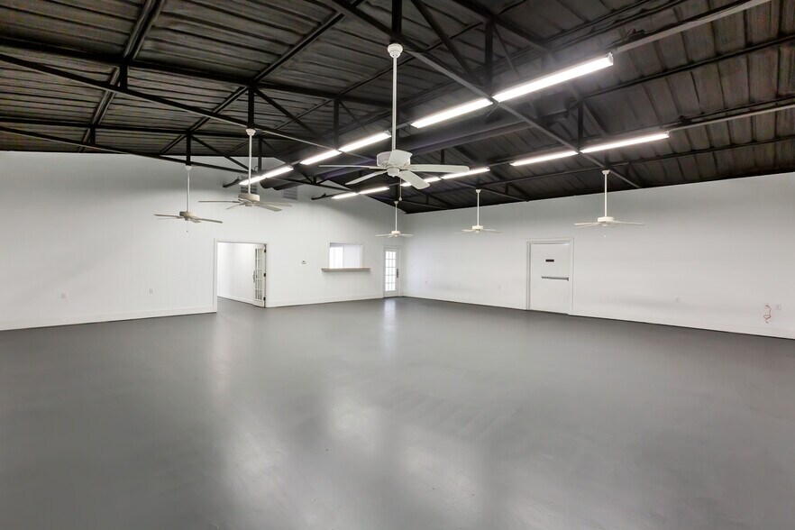 More Photos Of 1715 N FM Road 51, Springtown Flex For Sale