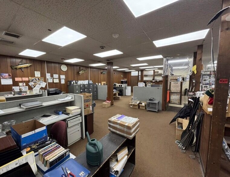 More Photos Of 1064 Babylon Farmingdale Rd, Lindenhurst Warehouse For Lease