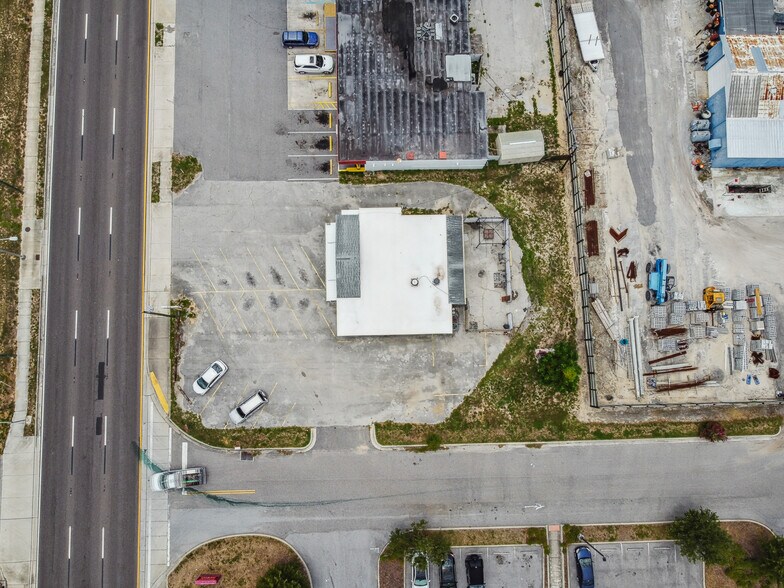 More Photos Of 275 S Lake Shore Way, Lake Alfred Restaurant For Sale