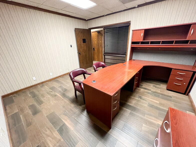 More Photos Of 2408 N Big Spring St, Midland Office For Sale
