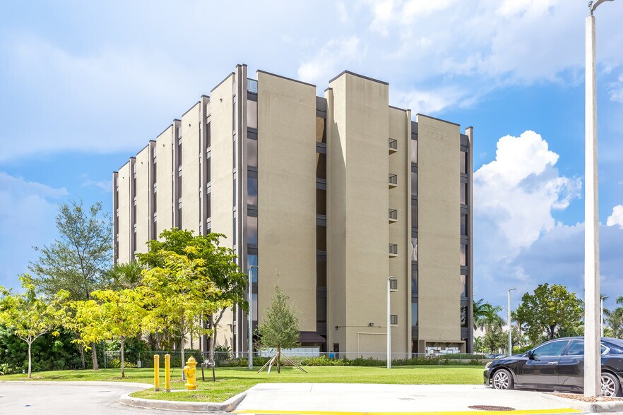 More Photos Of 1840 W 49th St, Hialeah Medical For Lease