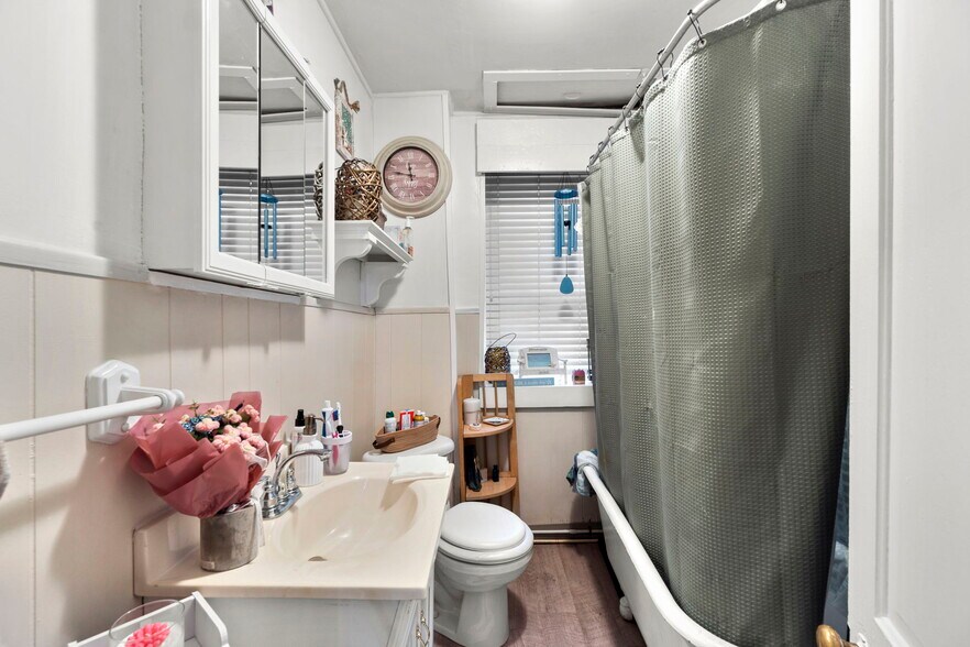 More Photos Of 8298 Main St, Ellicott City Office For Sale