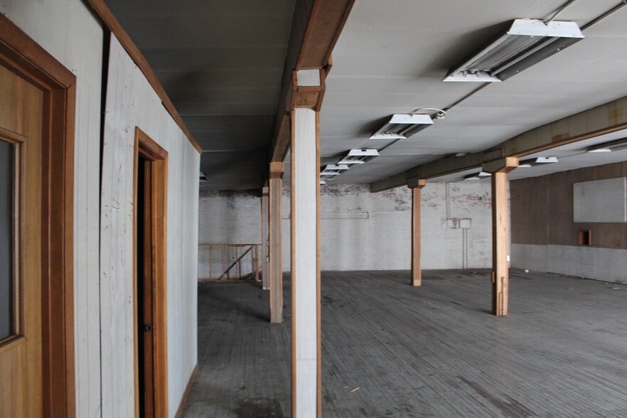 More Photos Of 5138 W 16th St, Cicero Warehouse For Sale