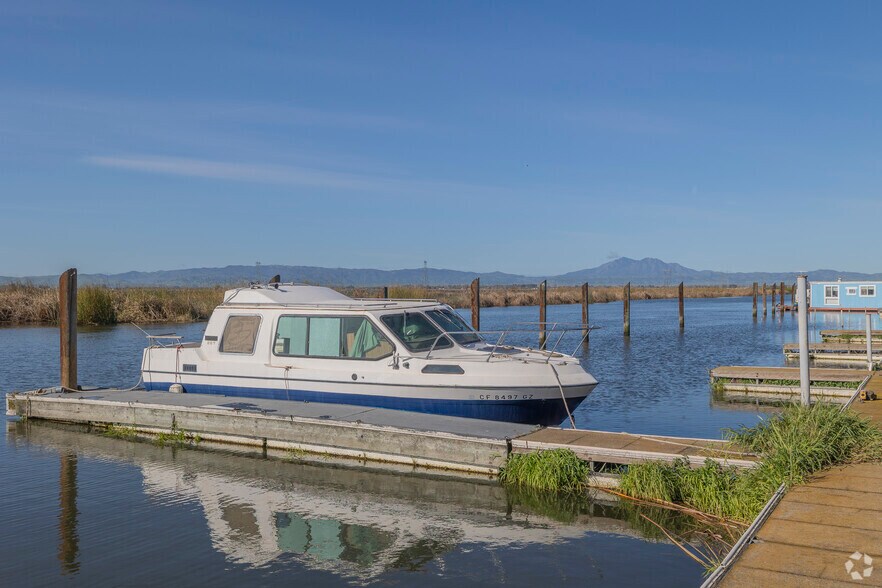 More Photos Of 7000 Holland Tract Rd, Brentwood Marina For Sale