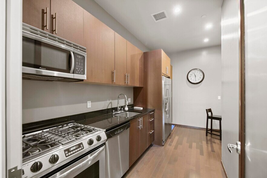 More Photos Of 1645 Vine St, Hollywood Loft Creative Space For Sale