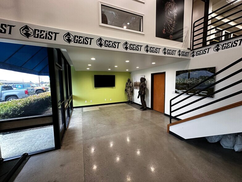 More Photos Of 4125 Market St, Ventura Light Manufacturing For Sale