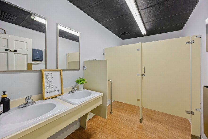 More Photos Of 2705 N Harbor City Blvd, Melbourne Freestanding For Sale