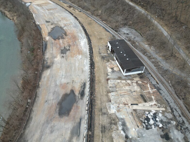 More Photos Of 1686 Tipple Rd, Karthaus Service For Sale