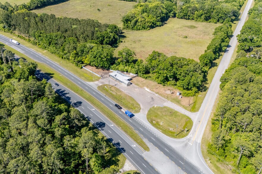 More Photos Of 19510 NE US Hwy 301, Waldo Storefront Retail Office For Sale