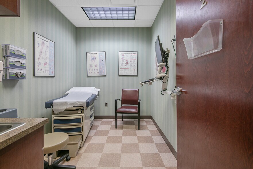 More Photos Of 6000 Ramsey St, Fayetteville Office For Sale