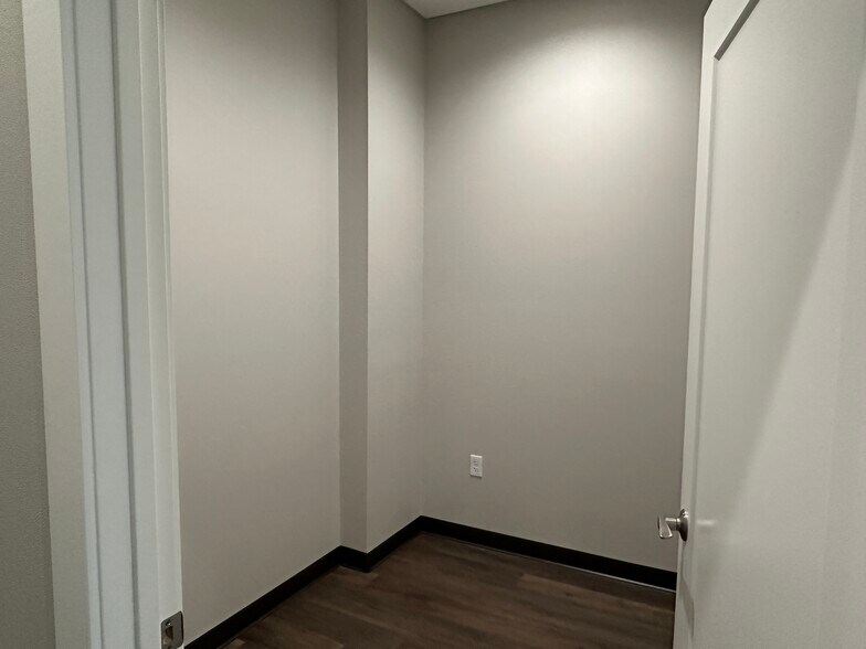 More Photos Of 2450 Post Rd, Plover Office For Lease