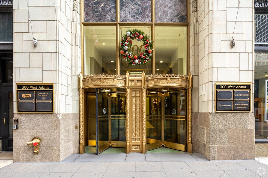 More Photos Of 300 W Adams St, Chicago Office For Sale