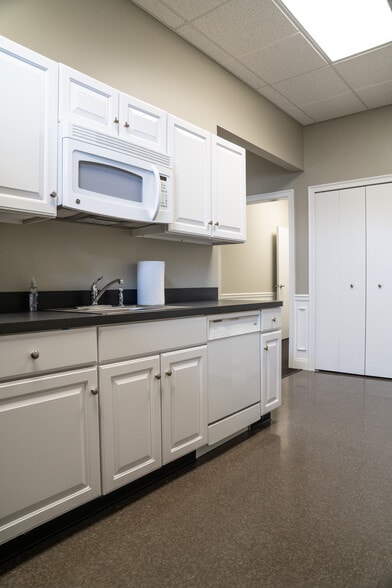 More Photos Of 31320 solon Rd, Solon Office For Sale