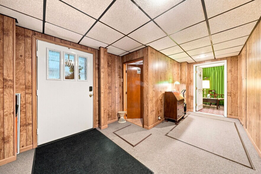 More Photos Of 1519 Renton Rd, Pittsburgh Funeral Home For Sale