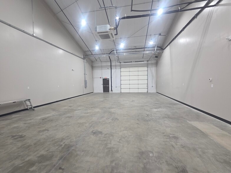 More Photos Of 3275 North McDonald Street, McKinney Distribution For Lease