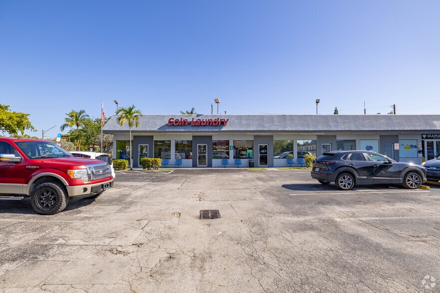 More Photos Of 265 S Federal Hwy, Dania Beach Storefront For Lease