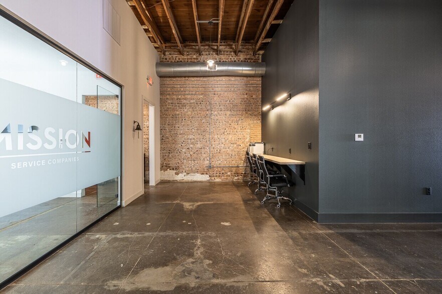 More Photos Of 611 Broadway, Lubbock Storefront For Sale
