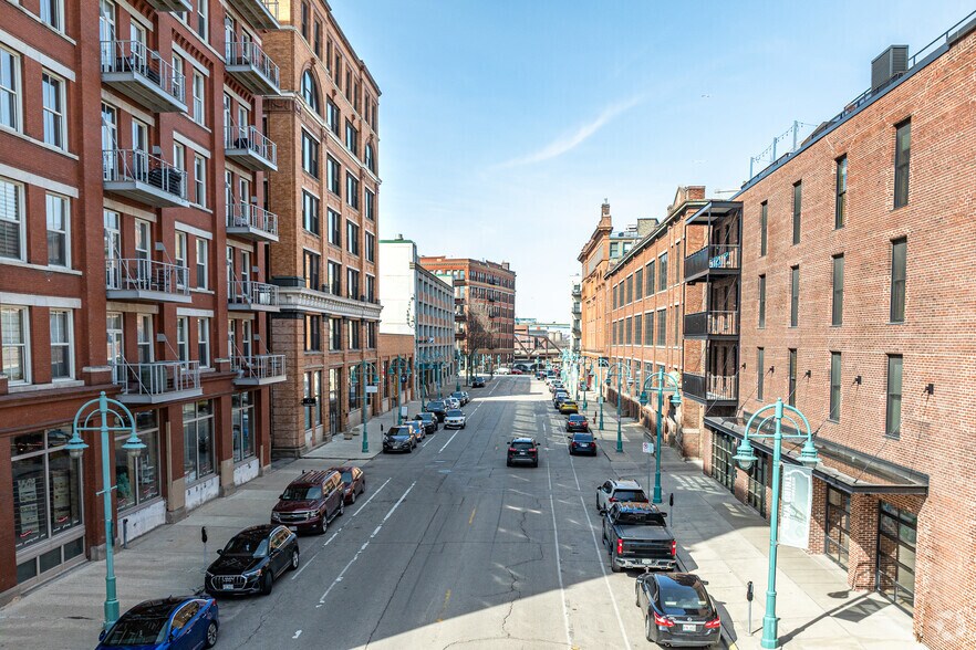 More Photos Of 239 E Chicago St, Milwaukee Apartments For Lease