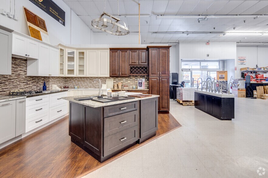 More Photos Of 7802 S Orange Blossom Trl, Orlando General Retail For Lease