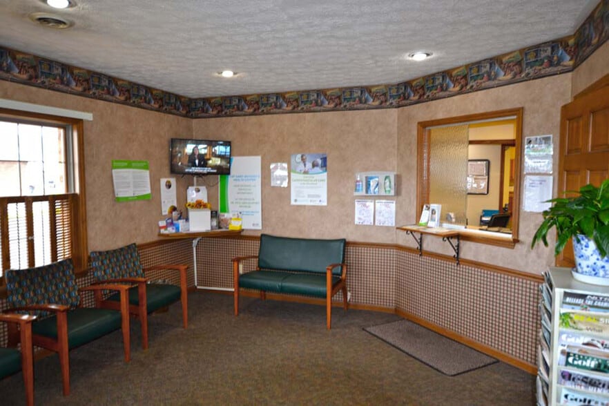 More Photos Of 404 W Bethalto Dr, Bethalto Medical For Sale