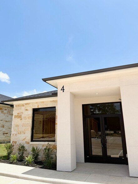 More Photos Of 350 Grand Link Dr, Conroe Medical For Lease