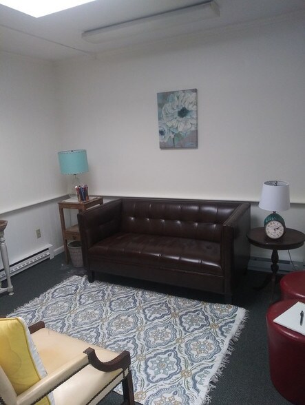 More Photos Of 1019 Farmington Ave, Bristol Office For Lease