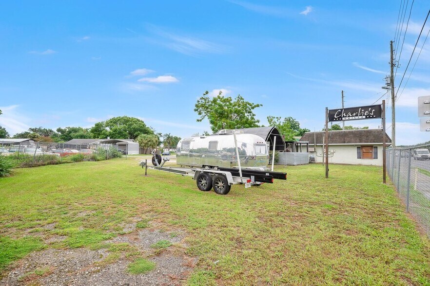 More Photos Of 3101 N Orange Blossom Trl, Zellwood Restaurant For Sale