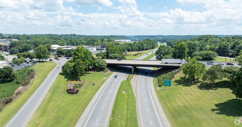 More Photos Of 940 US Highway 70 SW, Hickory Storefront For Lease