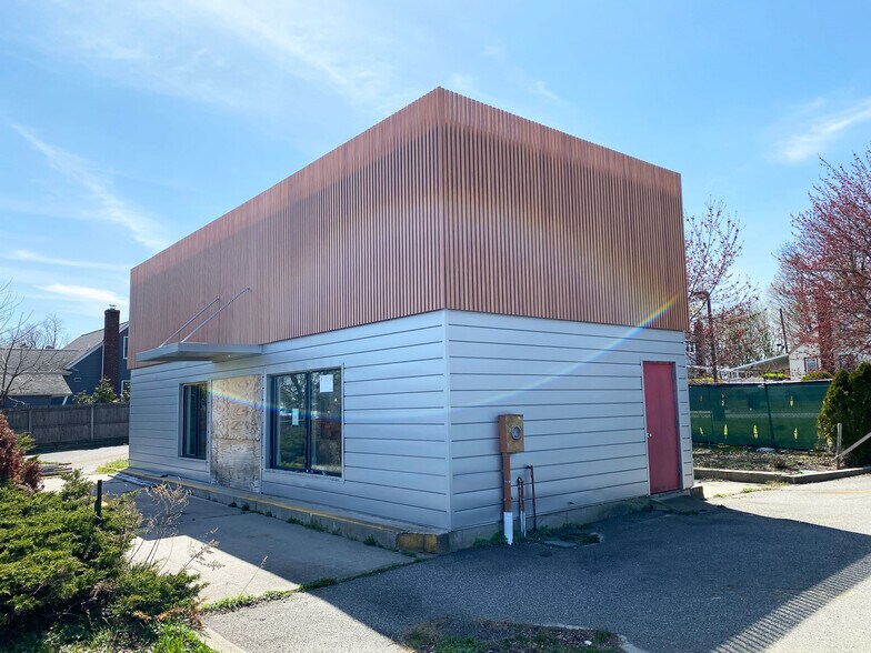 Primary Photo Of 1 Collector Ln, Bethpage General Retail For Sale