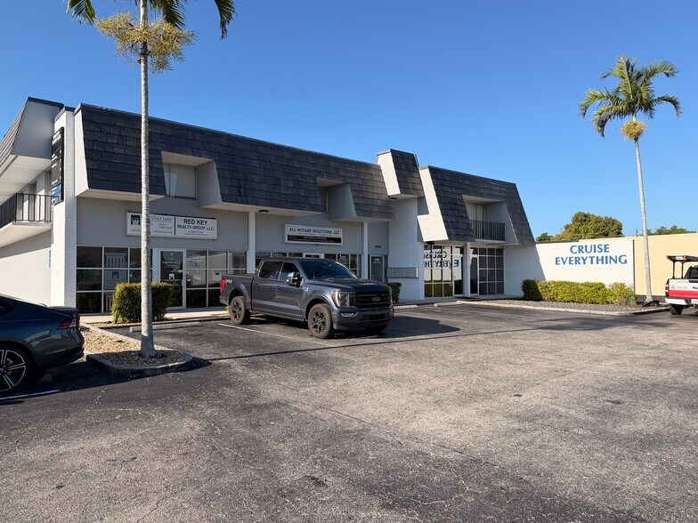 More Photos Of 1950 Courtney Dr, Fort Myers Office For Lease
