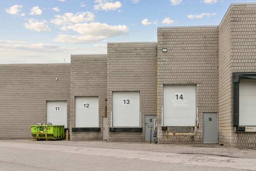 More Photos Of 6665 Tomken Rd, Mississauga Light Distribution For Lease