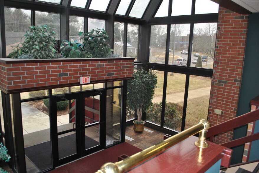 More Photos Of 38 Pond St, Franklin Medical For Lease