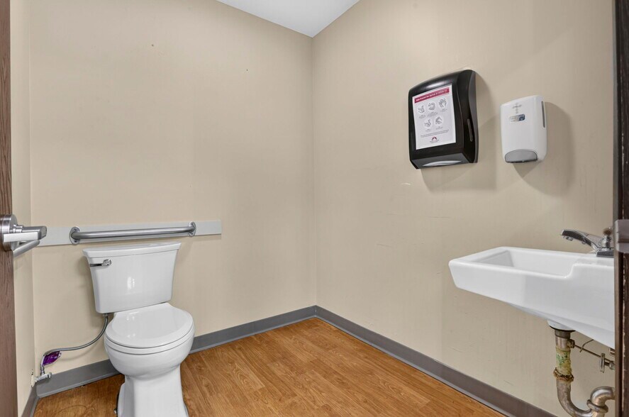 More Photos Of 3900 E Livingston Ave, Columbus Medical For Sale