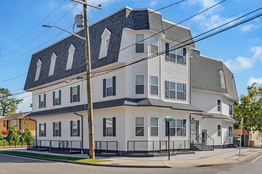 More Photos Of 533 Greenwich St, Hempstead Apartments For Lease