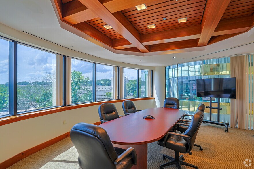 More Photos Of 20 Trafalgar Sq, Nashua Office For Lease