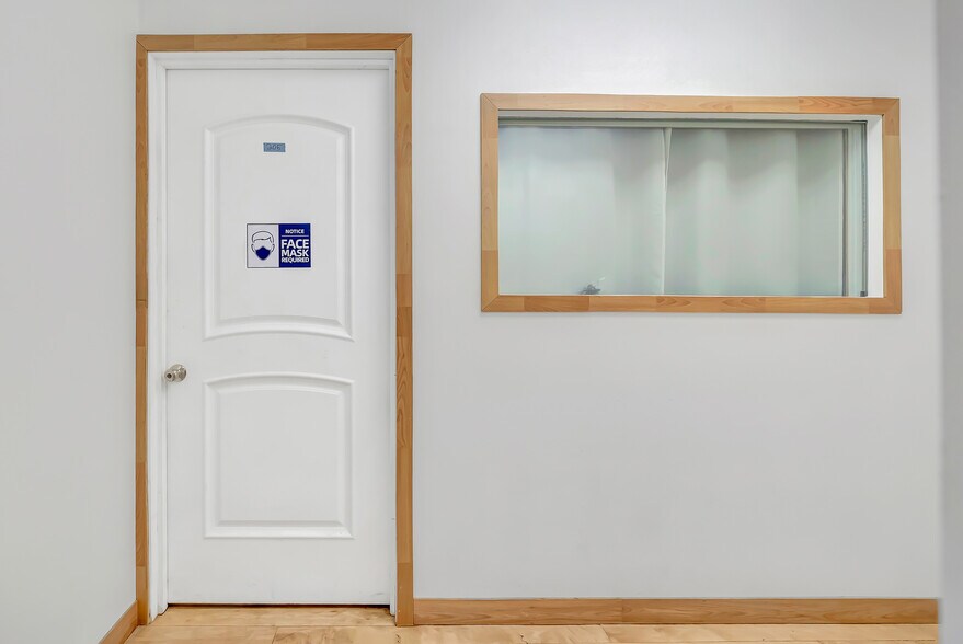 More Photos Of 830 S Main St, Santa Ana Freestanding For Sale