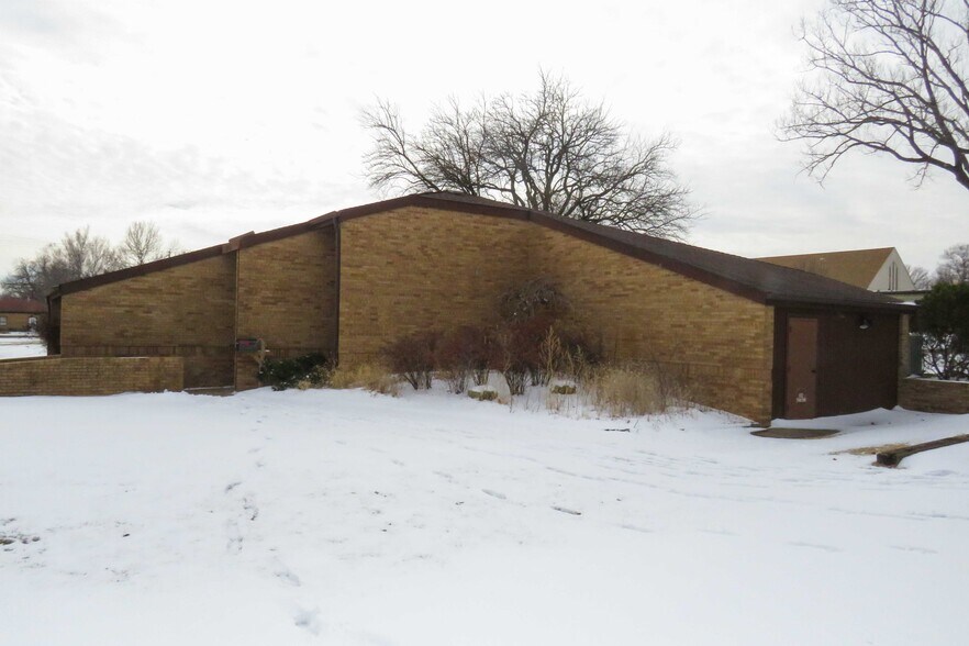 More Photos Of 1245 S Fabrique Dr, Wichita Flex For Sale