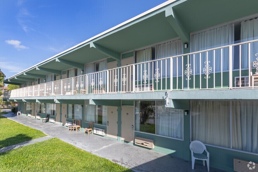 More Photos Of 1801 N Federal Hwy, Boca Raton Hotel For Lease