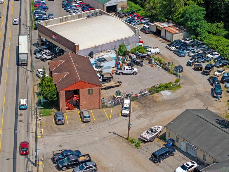 More Photos Of 1641 Saw Mill Run Blvd, Pittsburgh Flex For Sale