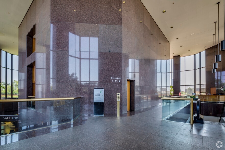 More Photos Of 1601 NW Expressway, Oklahoma City Office For Lease