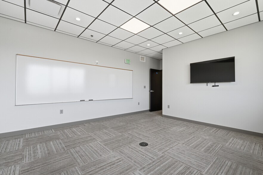 More Photos Of 1675 Las Colonias Dr, Grand Junction Showroom For Lease
