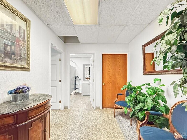 More Photos Of 424 W Northern Ave, Pueblo Restaurant For Sale