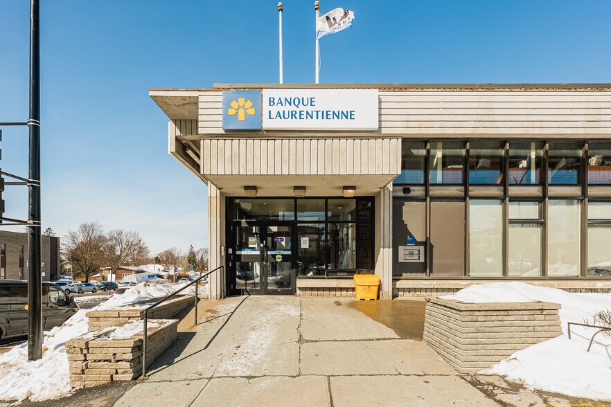 More Photos Of 5501 Boul Henri-Bourassa E, Montréal Office For Sale